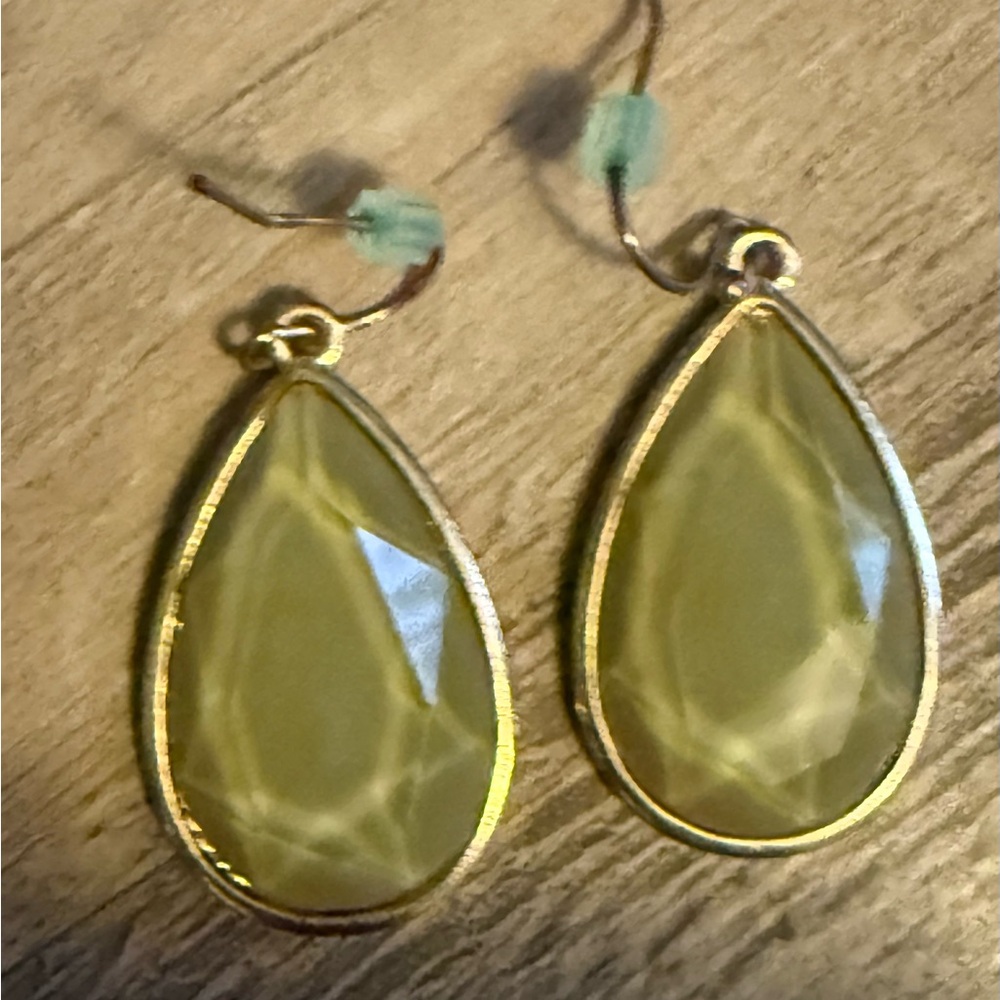 Elegant Grey stone Teardrop Earrings - Picture 5 of 5